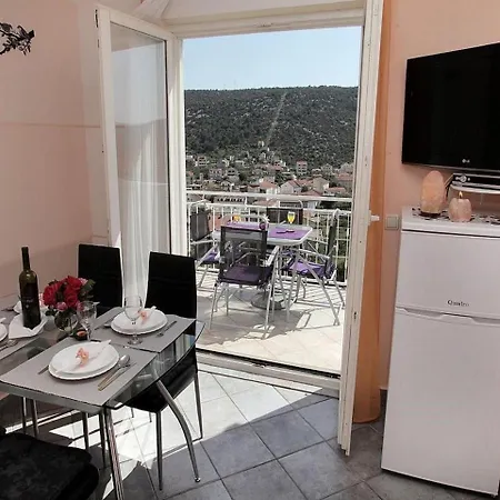 In 36231 Apartment Marina
